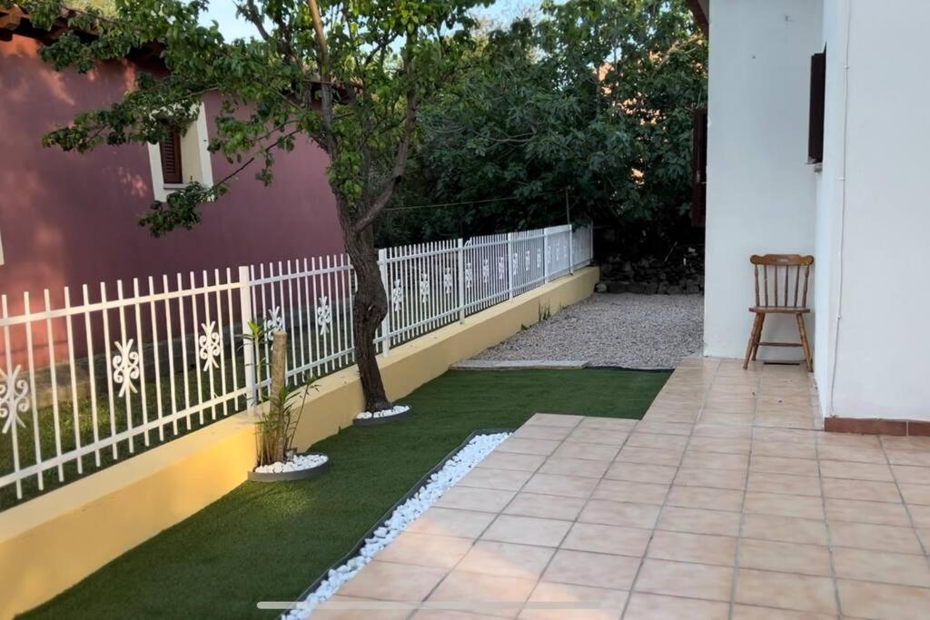 Comoda Villetta Con Giardino San Teodoro  Eksteriør billede